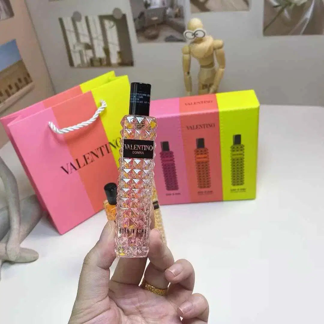 Valentino
BORN IN ROMA DONNA
Discovery Trio 3x15ml Gift Set