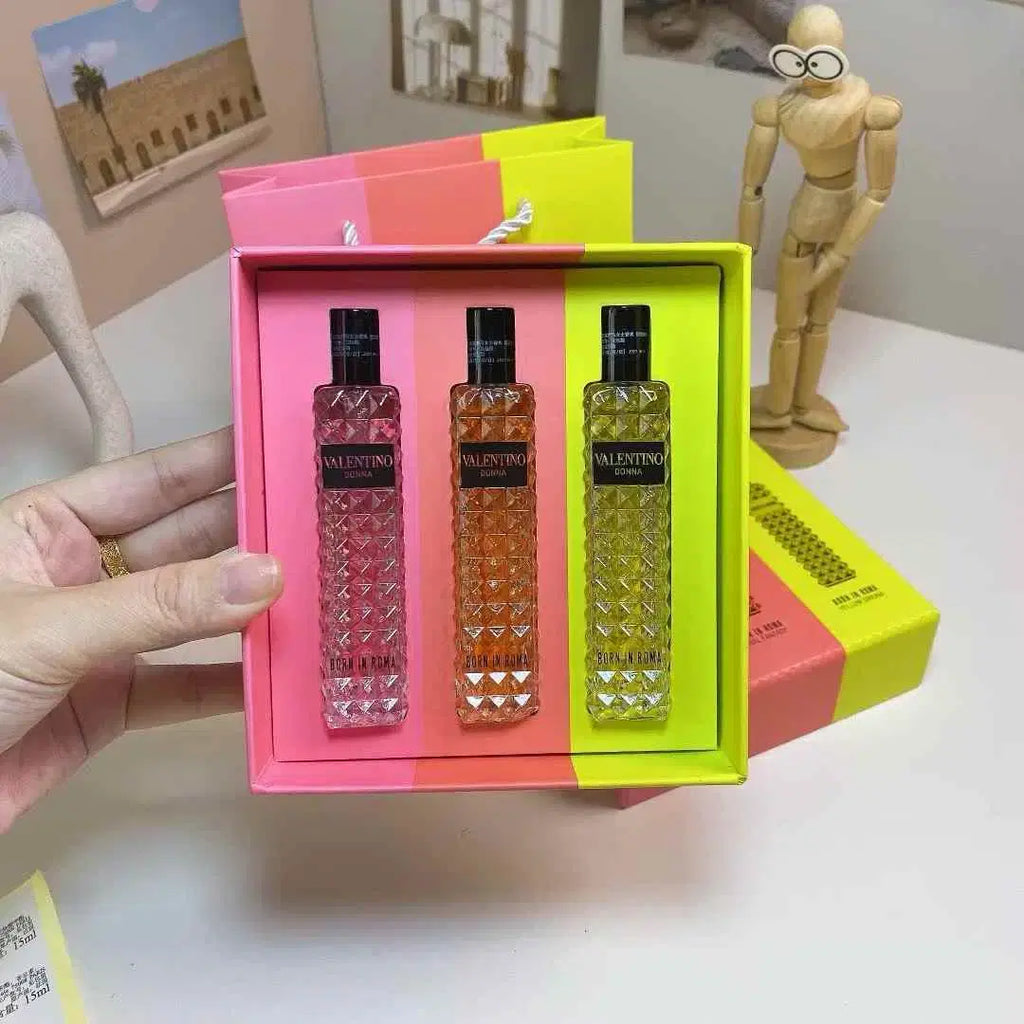 Valentino
BORN IN ROMA DONNA
Discovery Trio 3x15ml Gift Set