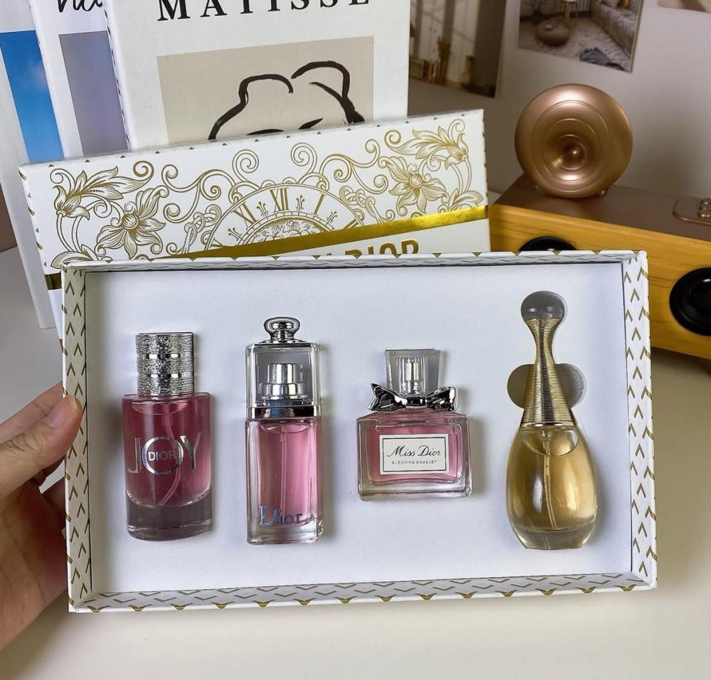 Coffret Parfum Dior Femme – J’adore, Miss Dior, Addict & Joy 4 × 30 ml